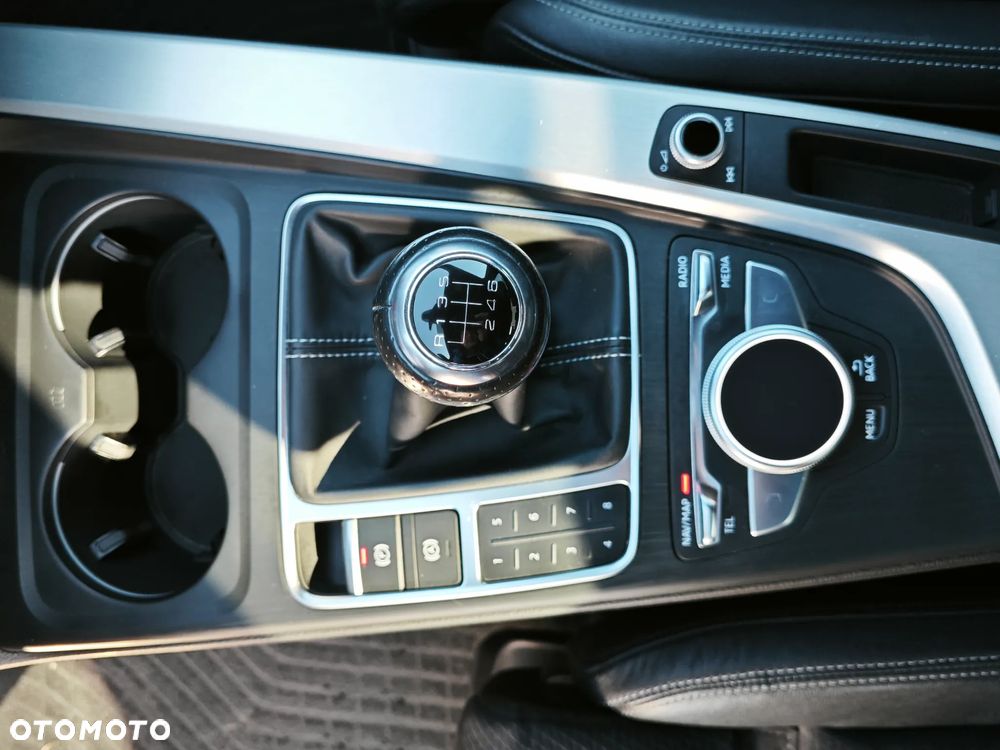 Audi A4 Limousine 40 TFSI design - 26