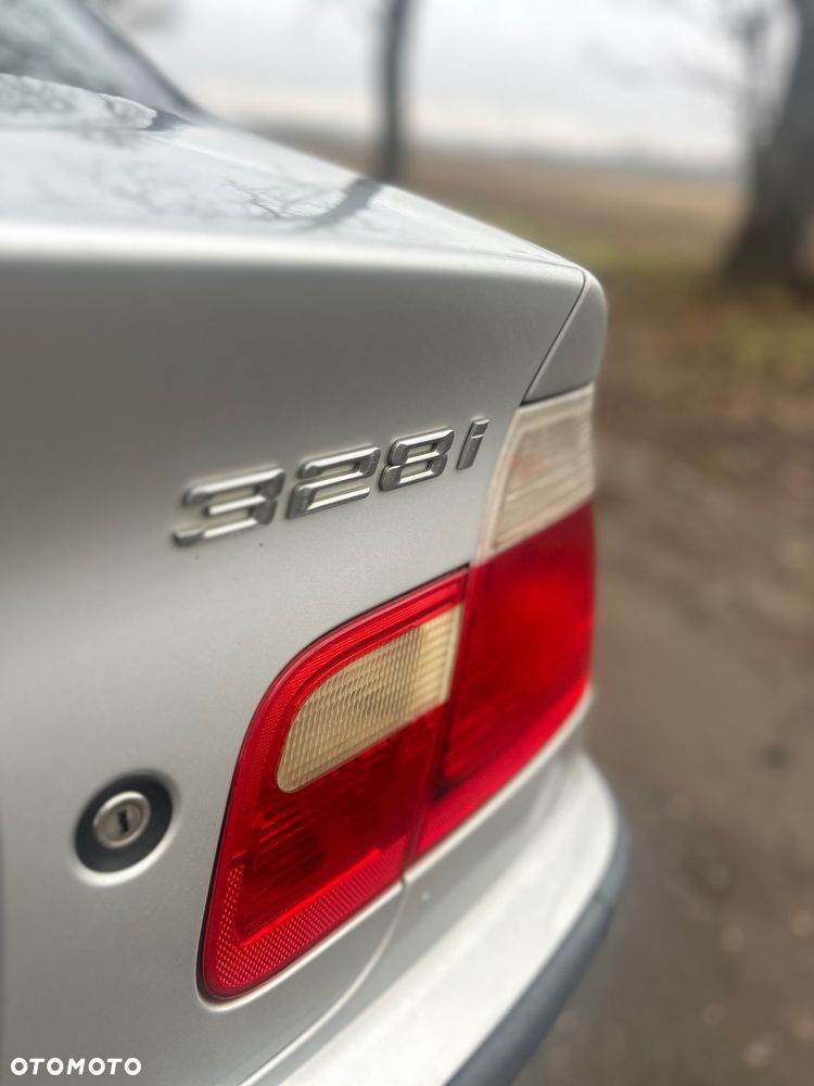 BMW Seria 3 328i - 4