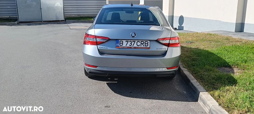 Skoda Superb 2.0 TDI DSG Ambition - 4