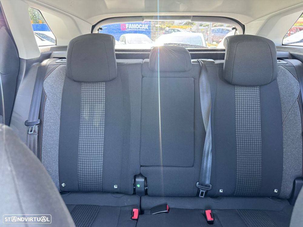 Peugeot 2008 1.2 PureTech Active EAT8 - 2