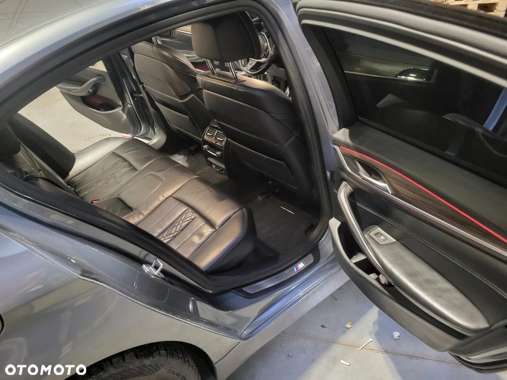 BMW Seria 5 520d xDrive M Sport Edition - 10