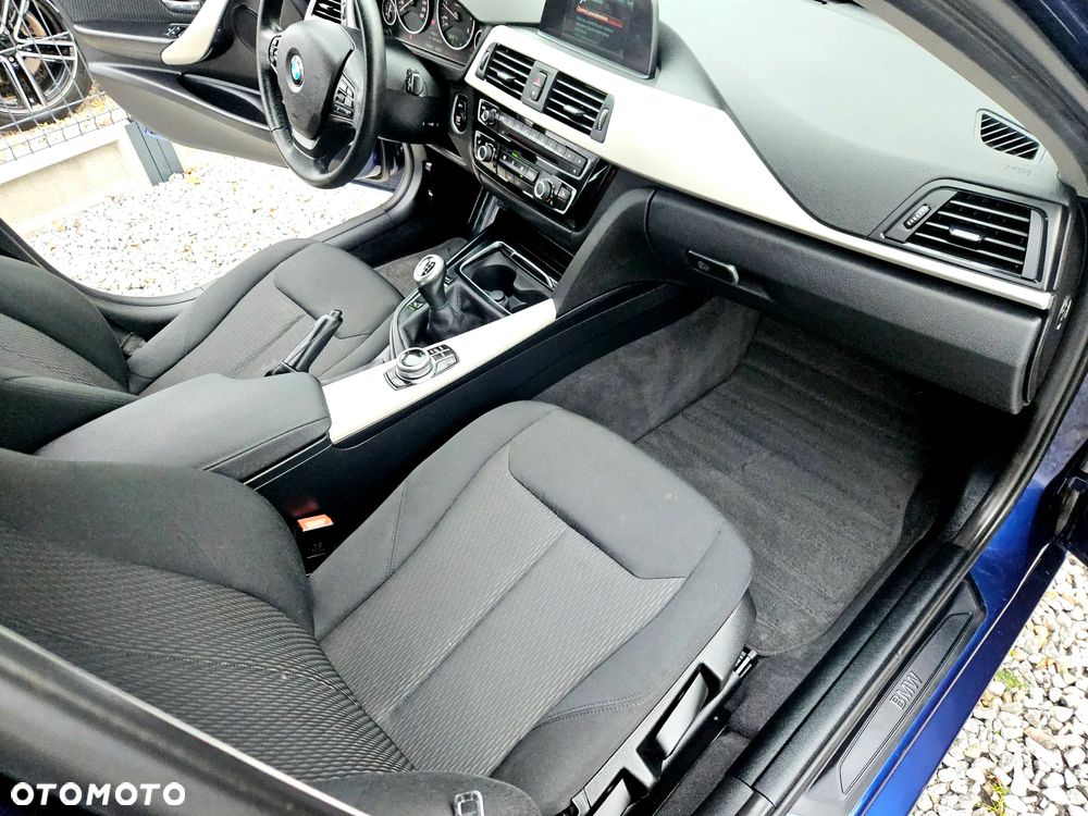 BMW Seria 3 320d Sport Line - 23