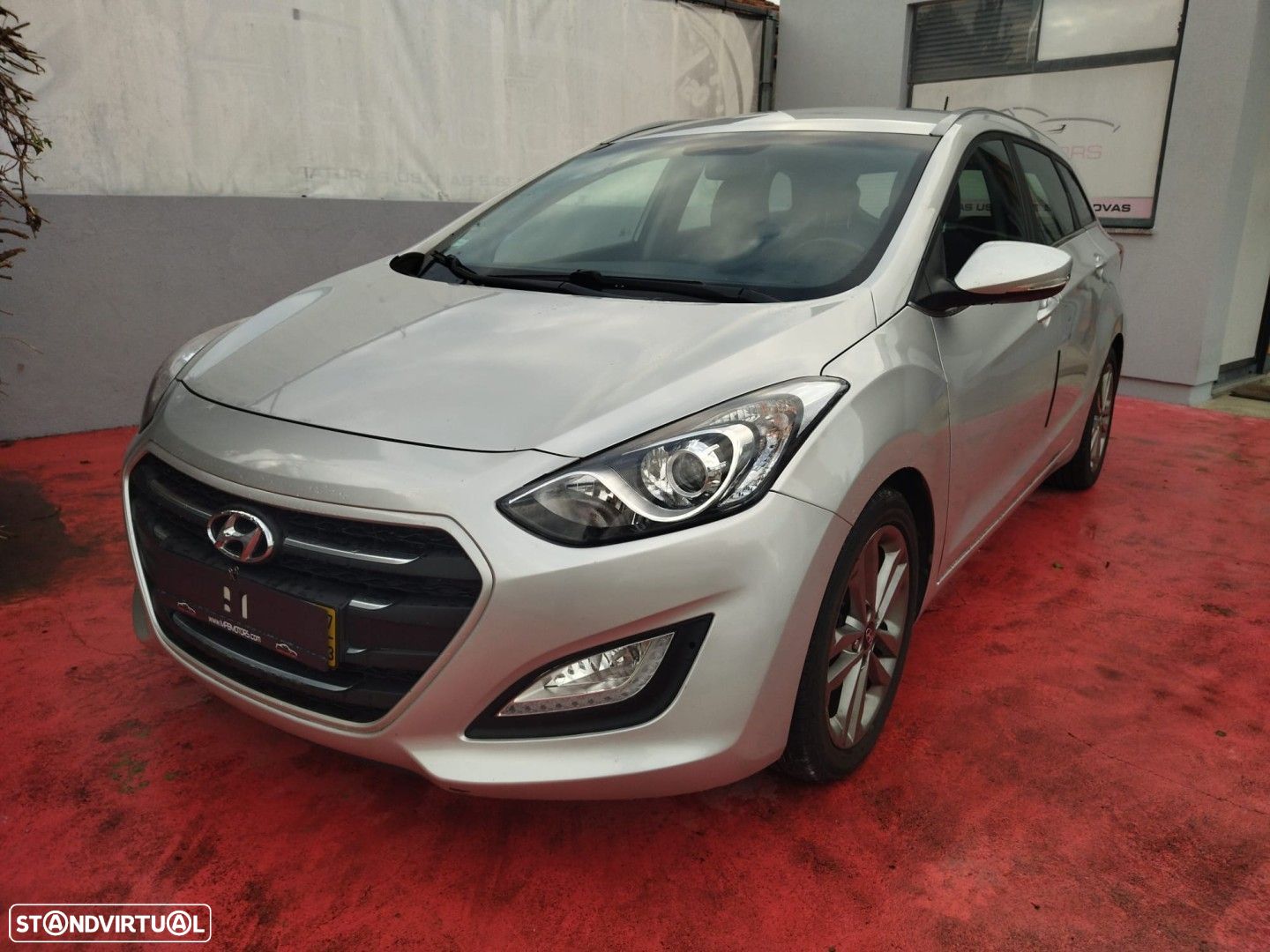 Hyundai i30 SW 1.6 CRDi Blue Comfort Auto AC+J17 - 1