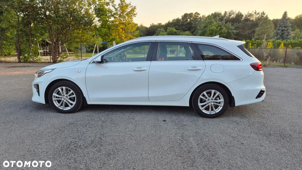 Kia Ceed - 11