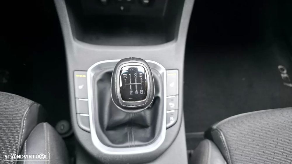 Hyundai i30 Fastback - 12