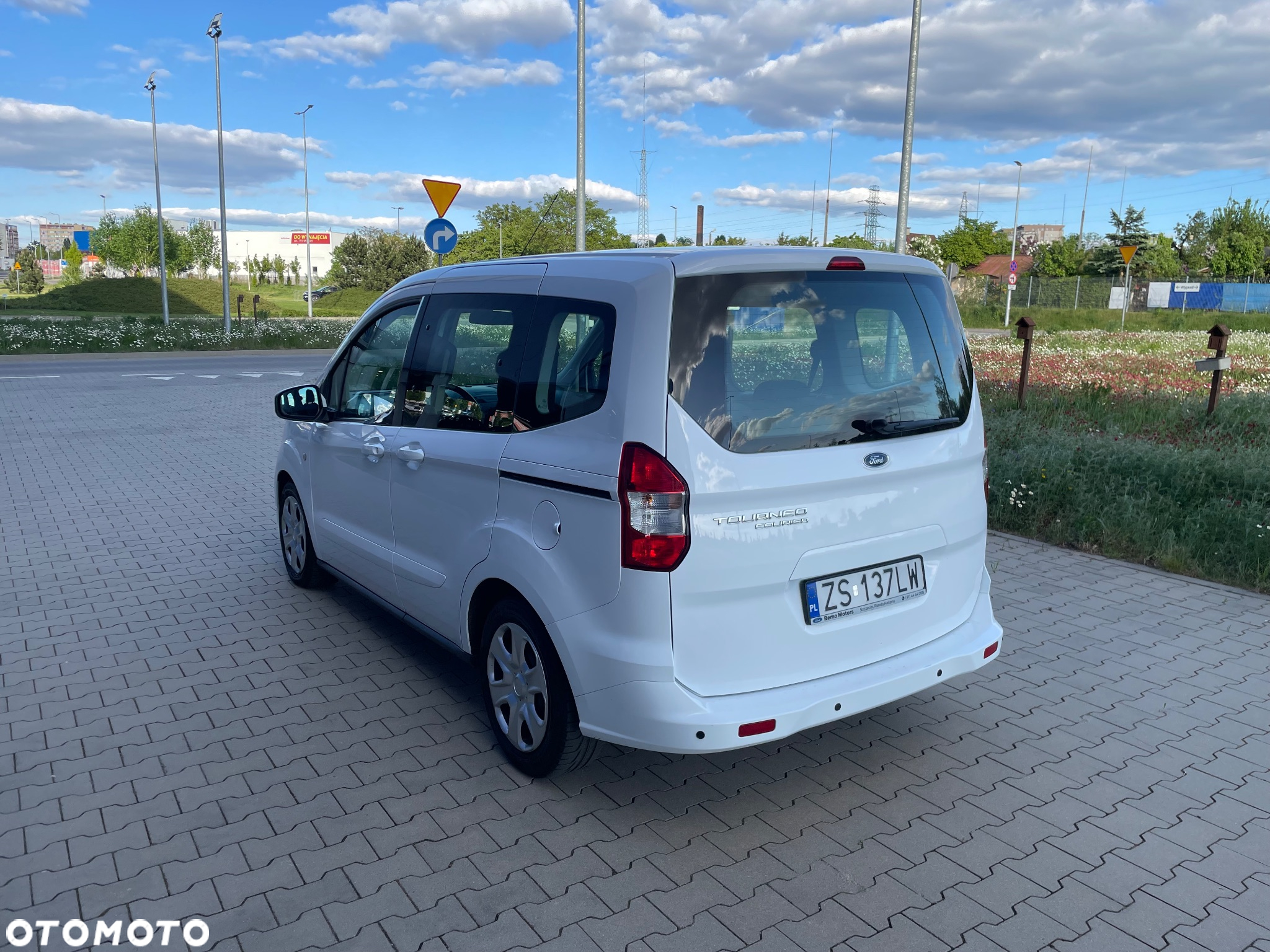 Ford Tourneo Courier 1.5 TDCi Trend - 4