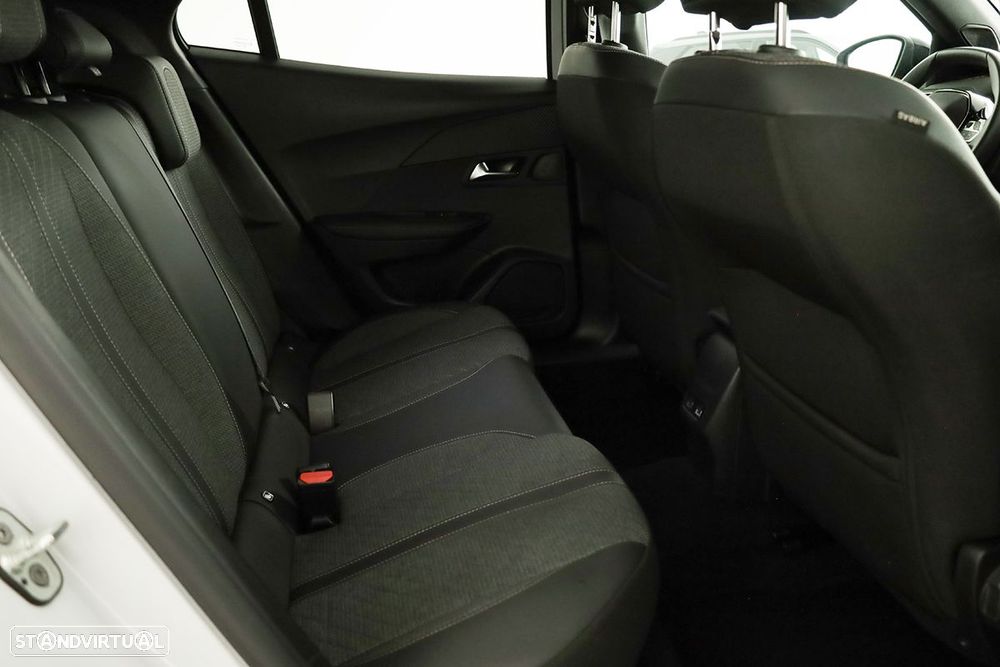 Peugeot 2008 1.2 PureTech Allure - 24