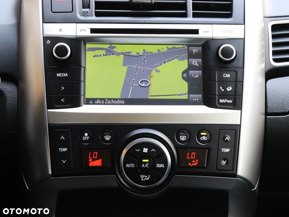 Toyota Verso 1.8 Premium - 24
