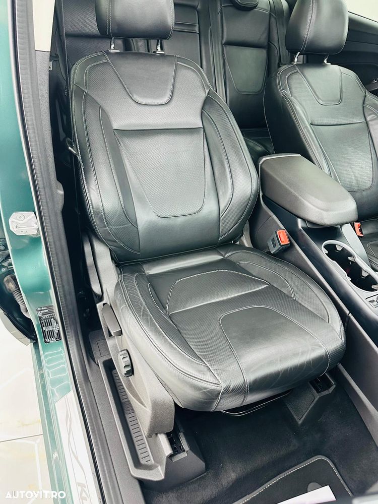 Ford Kuga 2.0 TDCi 4x4 Aut. ST-Line - 25