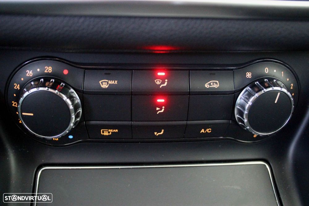 Mercedes-Benz GLA 180 d Urban - 23