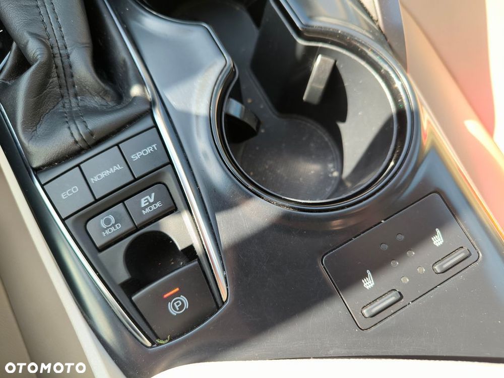 Toyota Camry - 21