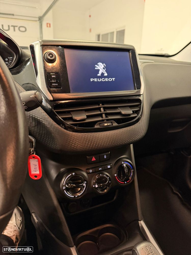 Peugeot 2008 1.2 PureTech Style - 23