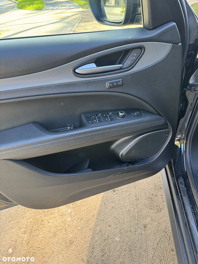 Alfa Romeo Stelvio 2.0 Turbo 16V AT8-Q4 Veloce Ti - 9