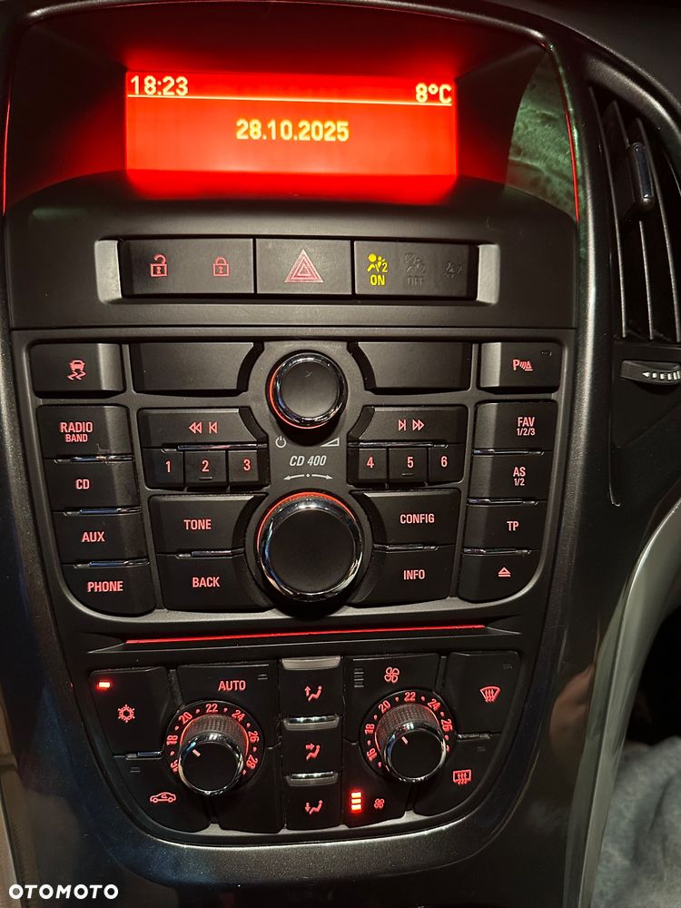 Opel Astra IV 1.4 T Cosmo - 19