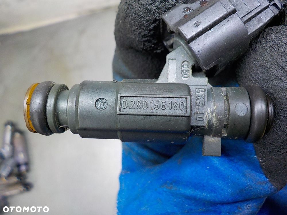 AUDI A6 C6 4.2 8V B WTRYSKIWACZ 0280156180 079133551B - 2