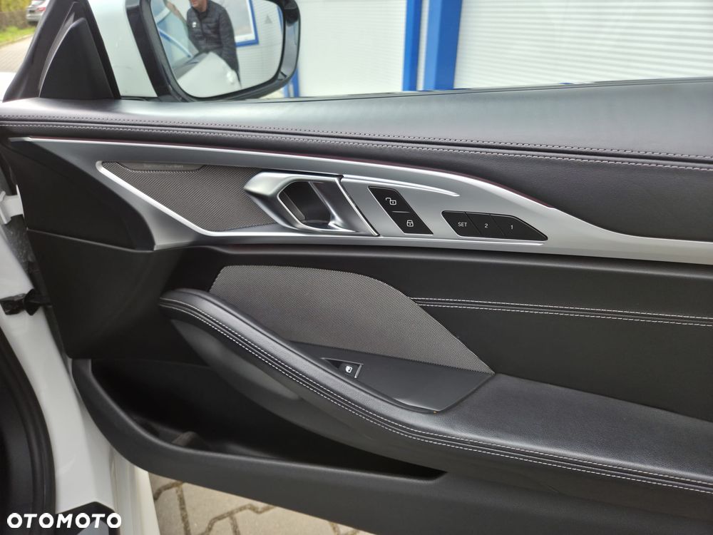 BMW Seria 8 - 18