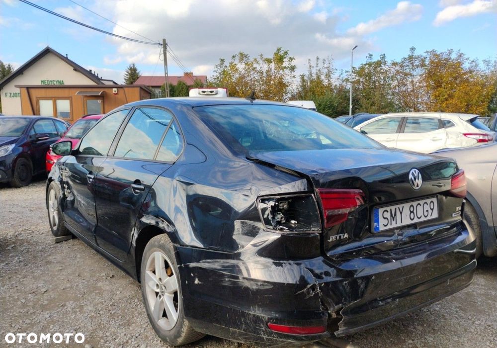 Volkswagen Jetta - 4