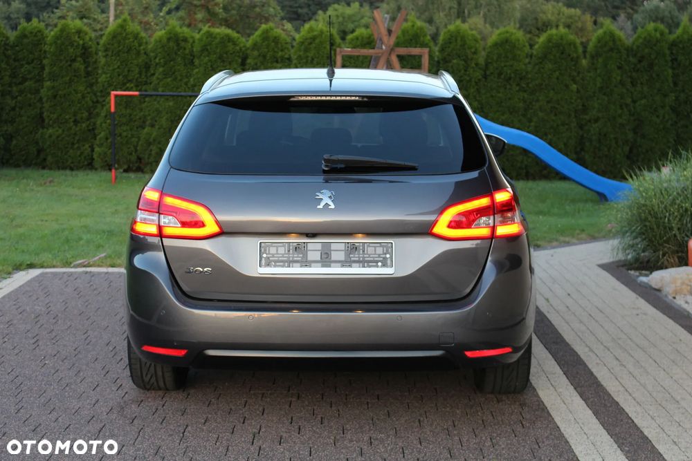 Peugeot 308 - 8