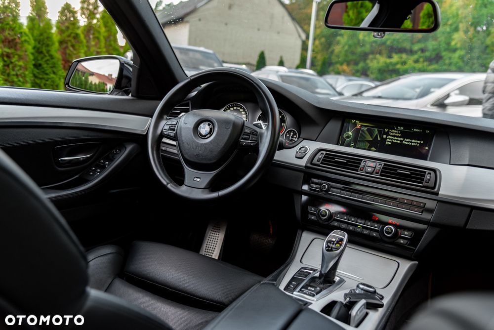 BMW Seria 5 M550d xDrive Sport-Aut - 28
