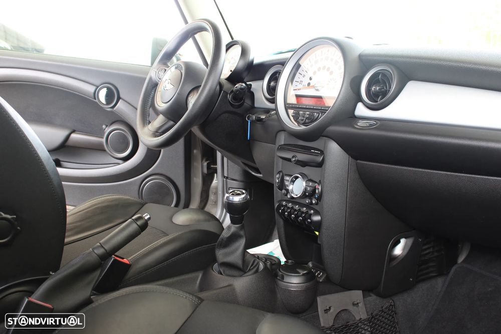 MINI 3 Portas Cooper D - 12