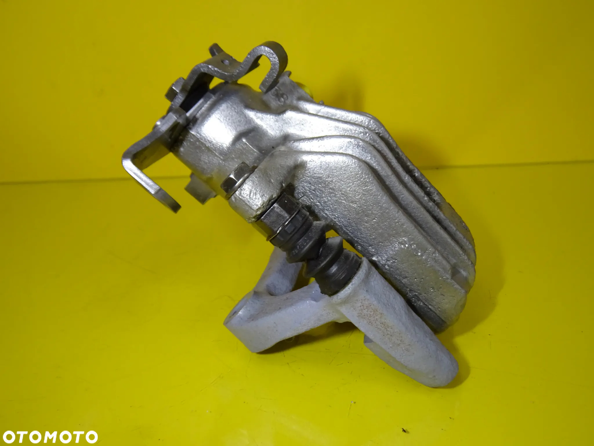 ZACISK ZACISKI HAMULCOWE KOMPLET PRAWY LEWY TYŁ VW GOLF IV Ø 38MM LUCAS NR1 - 7