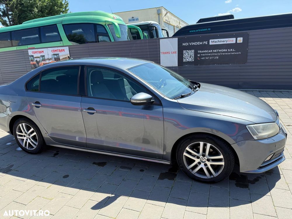 Volkswagen Jetta 2.0 TDI Trendline - 4