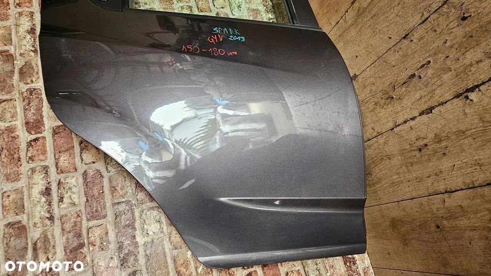 DRZWI TYŁ PRAWE CHEVROLET SPARK M300 2013 KOD GYV - 2