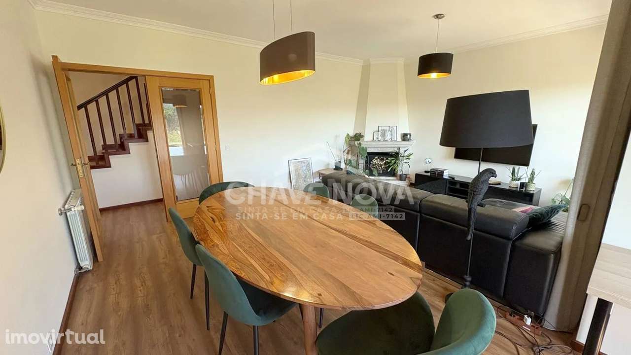 Apartamento T2 Duplex Renovado com Terraço, Garagem Box e 3 WC - Grande imagem: 2/24