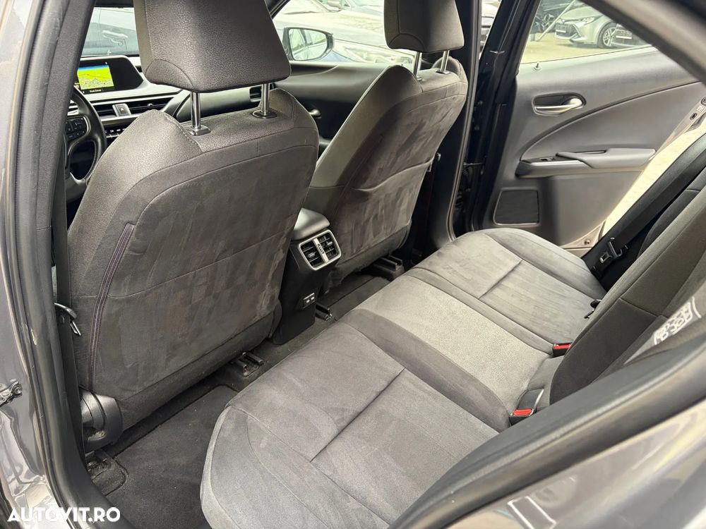 Lexus UX 250h Business Edition - 19