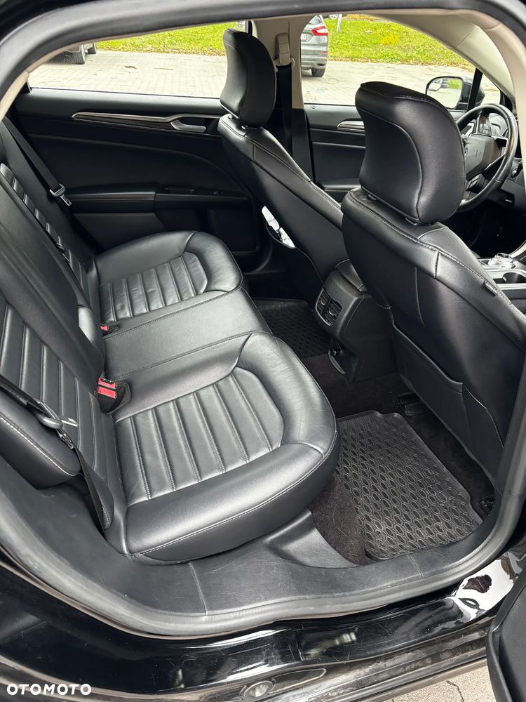 Ford Fusion - 13