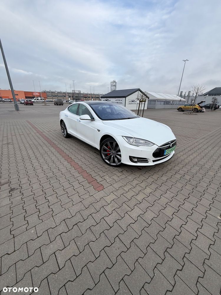 Tesla Model S - 1