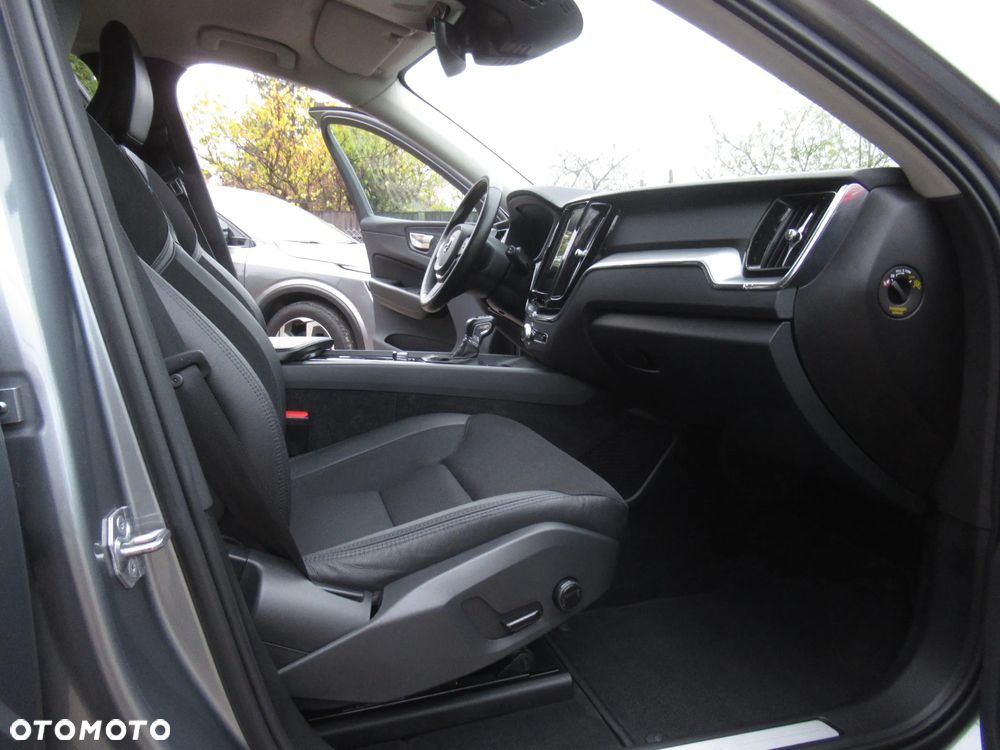 Volvo XC 60 T4 Momentum Pro - 9