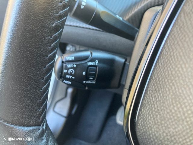 Peugeot 208 1.2 PureTech Allure Pack - 19