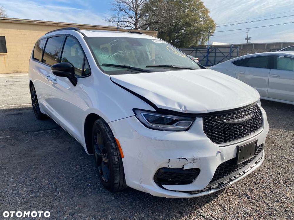 Chrysler Pacifica - 1