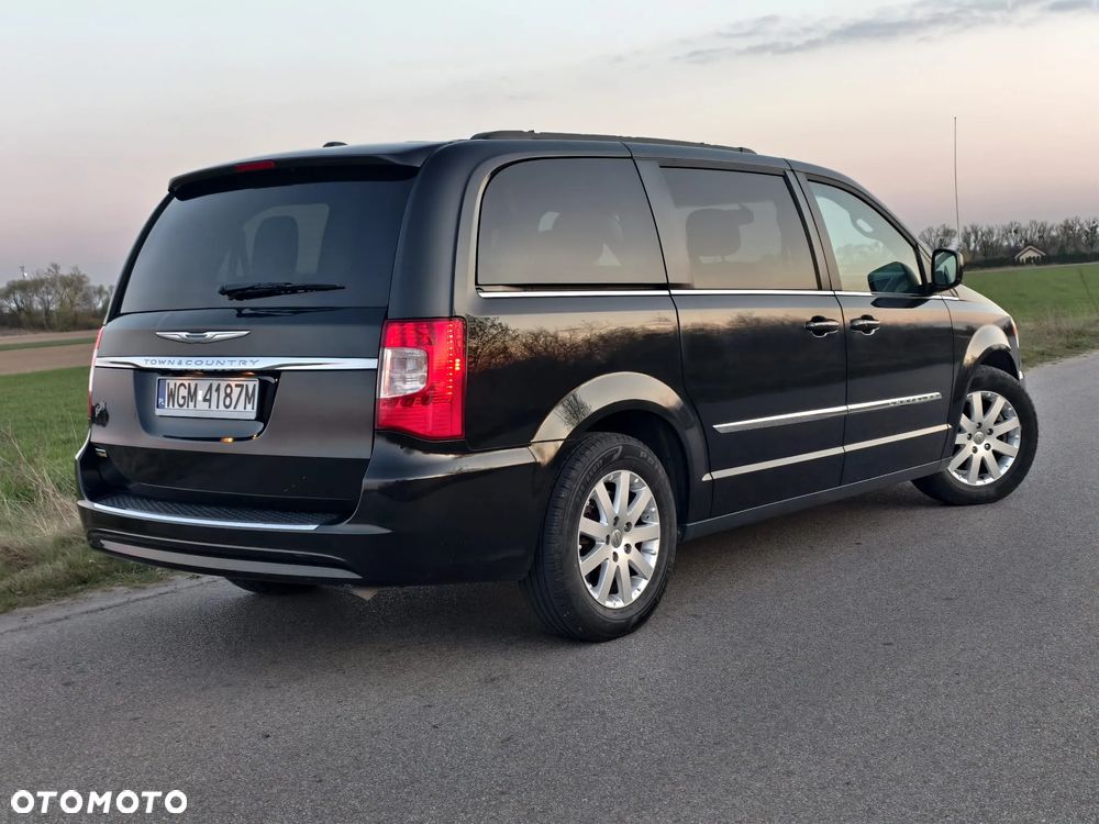 Chrysler Town & Country ver-3-6-touring - 27