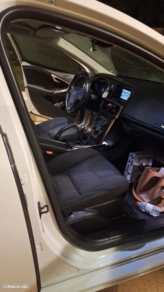 Volvo V40 D2 Momentum - 12