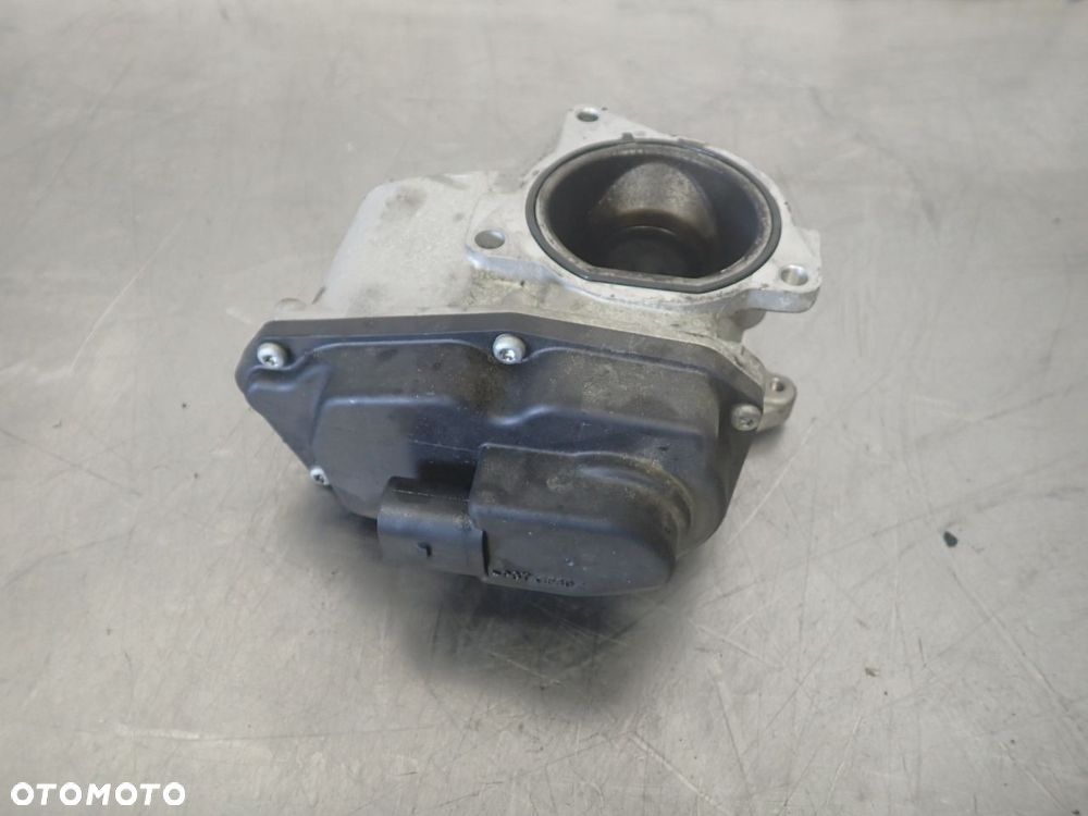 ZAWÓR EGR AUDI A4 B8 2.0 - 1