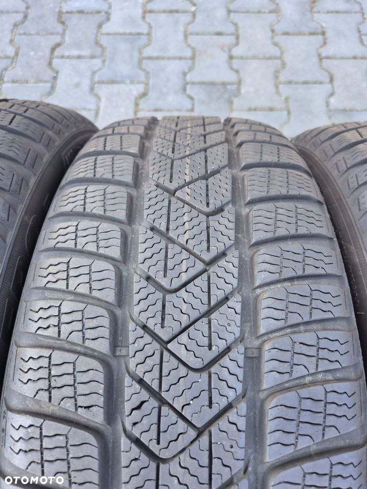 Opony Pirelli 205 50 R17 - 4