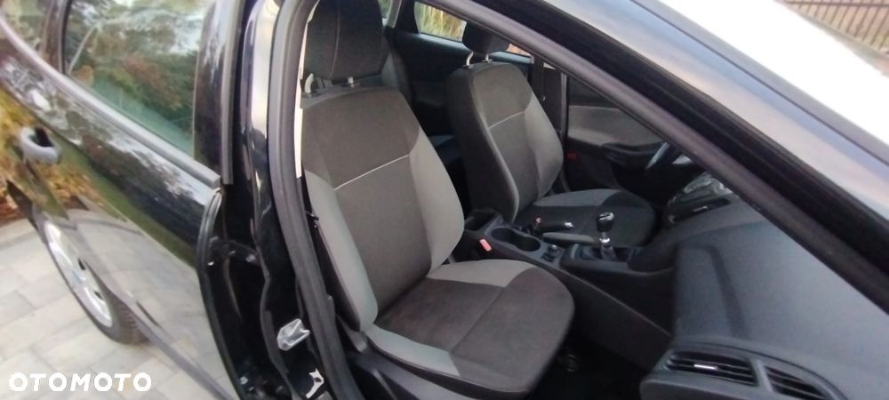 Ford Focus 1.6 TDCi DPF Ambiente - 11
