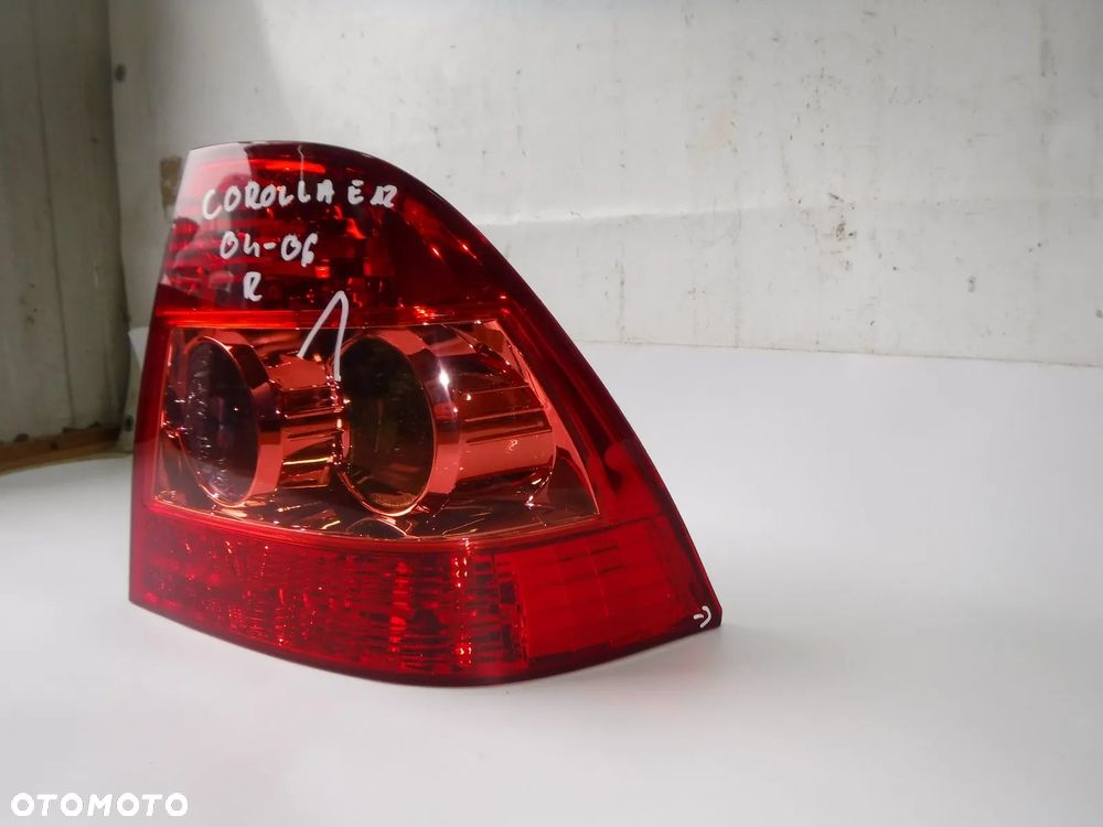 toyota corolla e12 sedan lampa tył prawa - 4