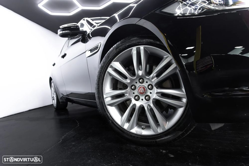 Jaguar XE 2.0 D Prestige Aut. - 5