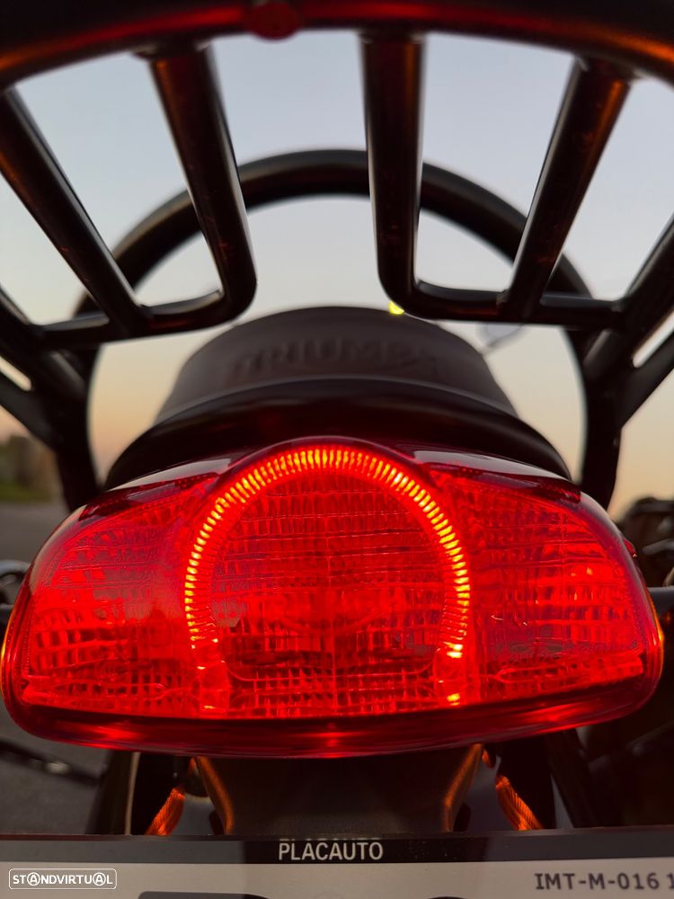 Triumph Bonneville T120 Black - 13