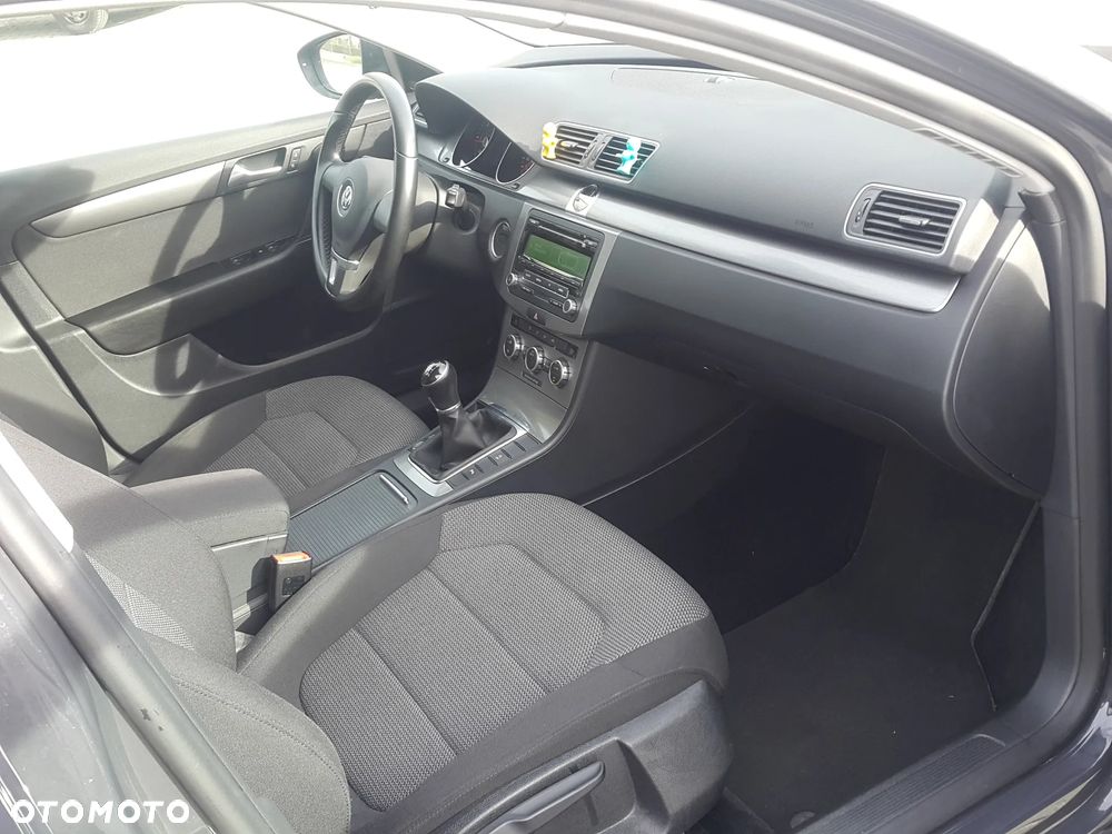 Volkswagen Passat 2.0 TDI DPF BlueMotion Technology Comfortline - 6