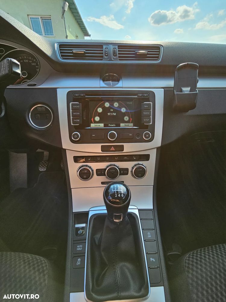 Volkswagen Passat - 15