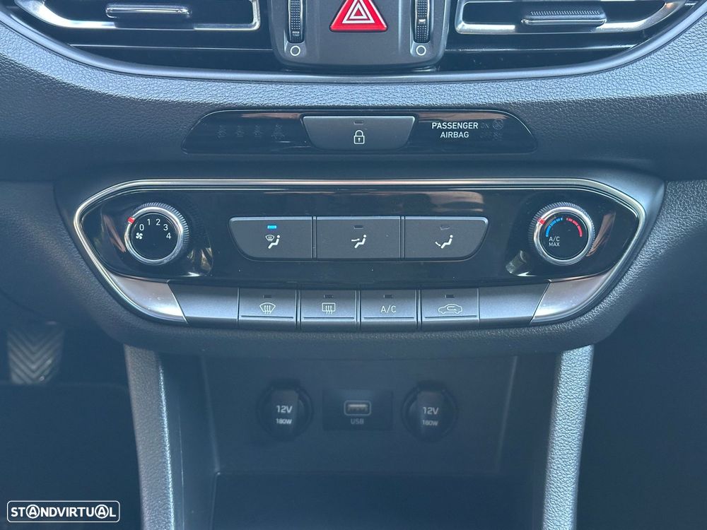 Hyundai i30 1.6 CRDI STyle Plus - 11