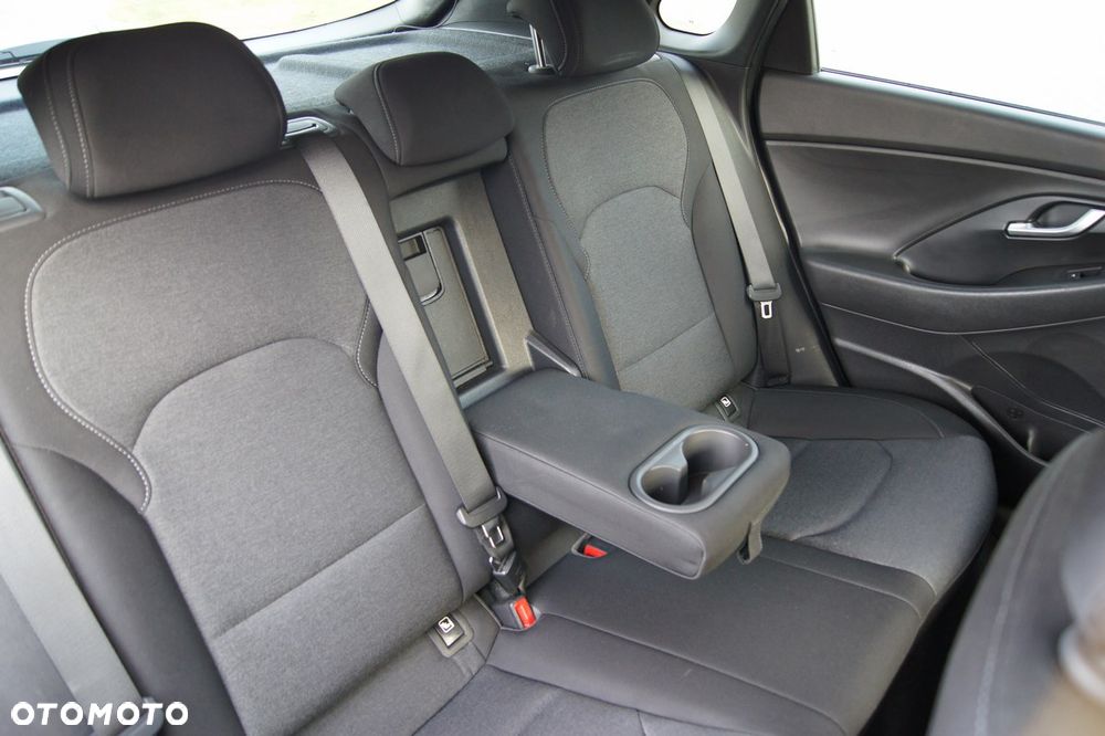 Hyundai i30 1.6 D Comfort - 12