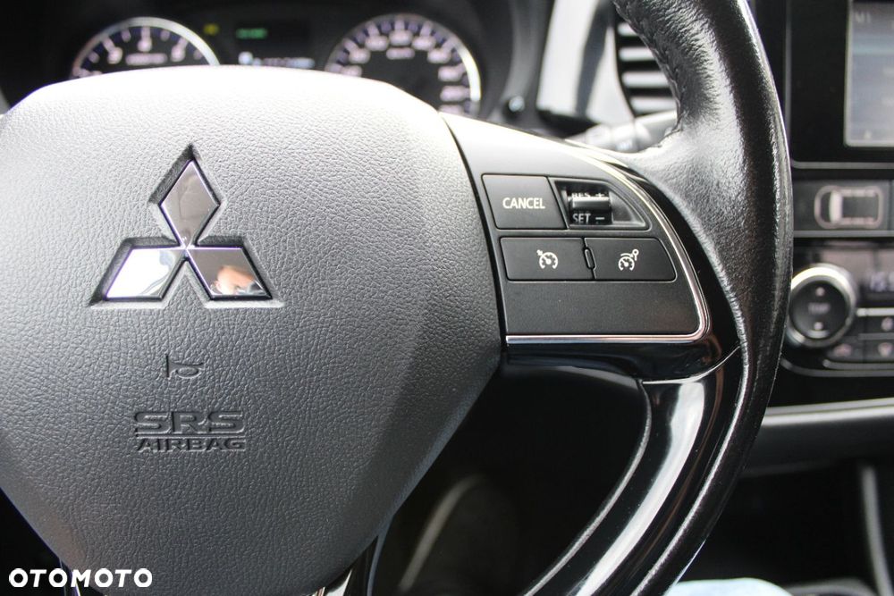 Mitsubishi Outlander - 31