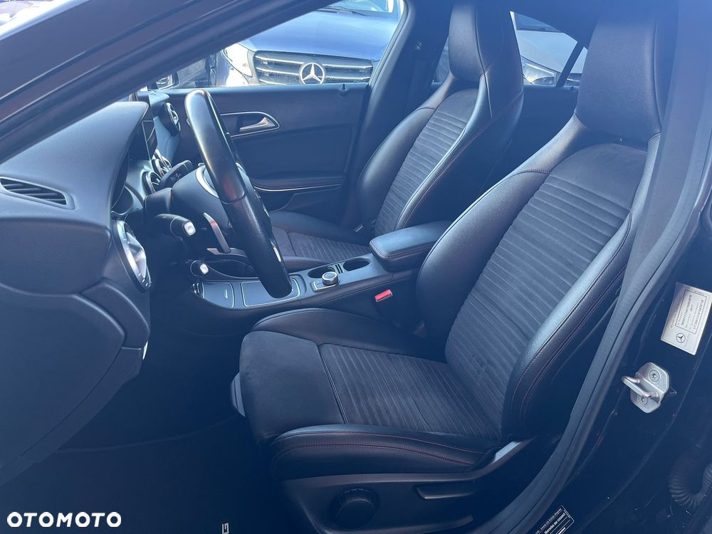 Mercedes-Benz CLA 200 7G-DCT AMG Line - 10