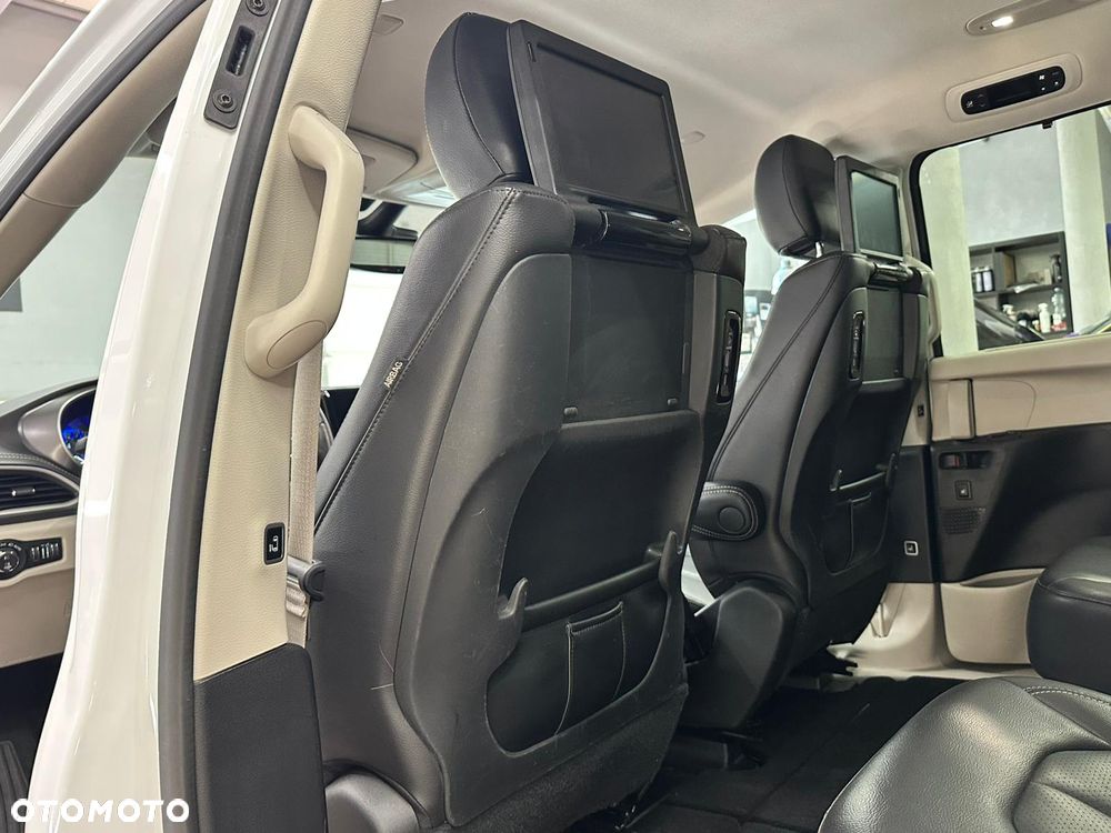Chrysler Pacifica - 22