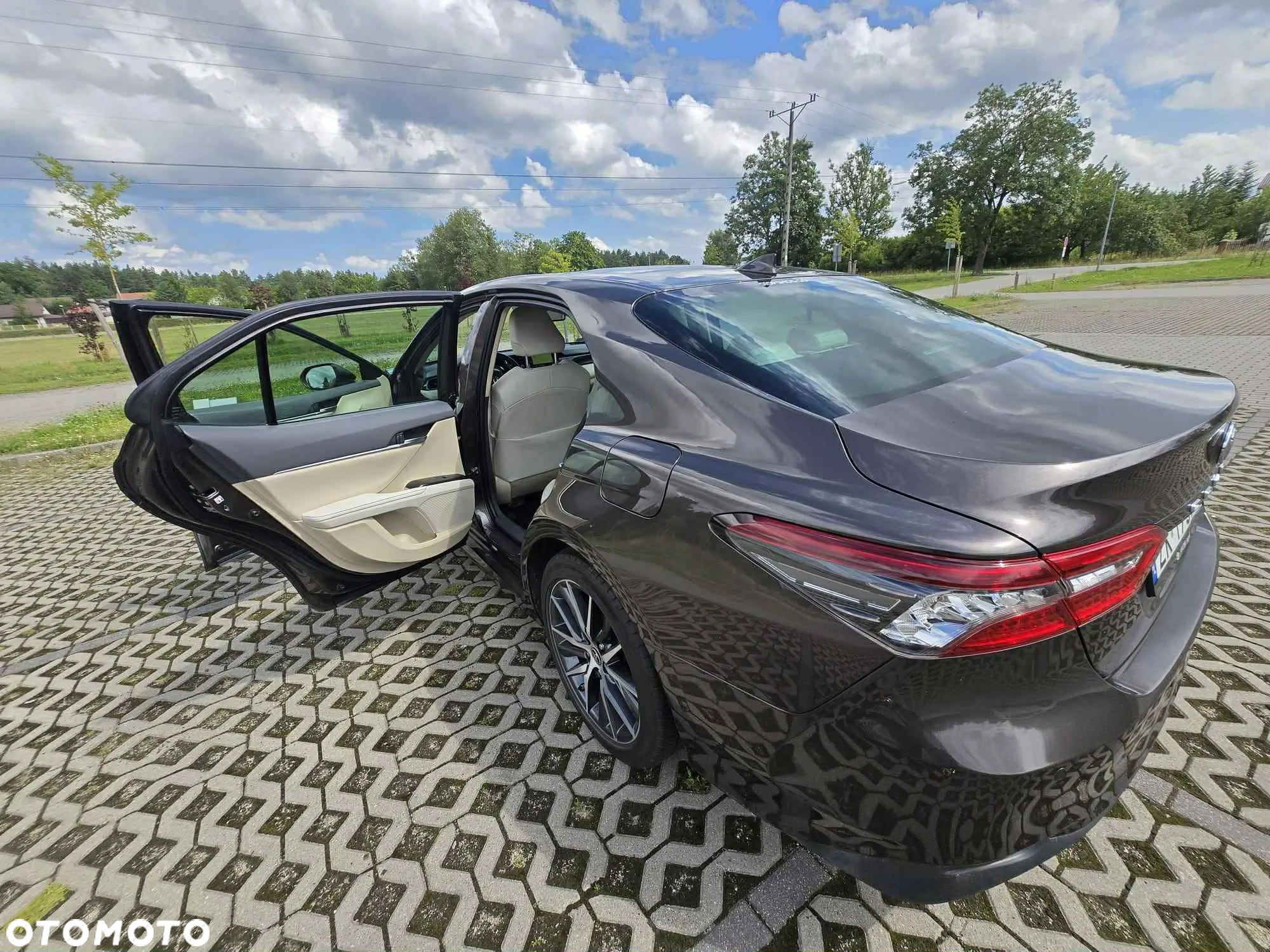 Toyota Camry 2.5 Hybrid Executive CVT - 12
